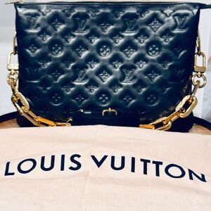 Coussin MM in Noir & Gold – Understated Glamour, Bold Refinement